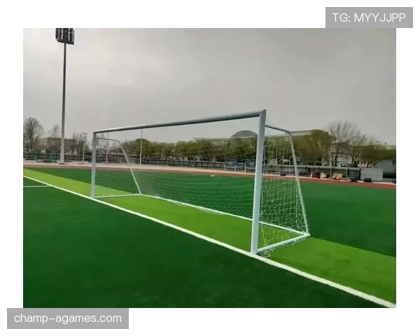 足球规则中球门尺寸的标准规定及判罚影响解析