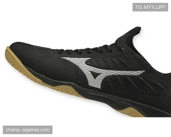 足球比赛中球鞋规定的关键规则及裁判判罚标准解析