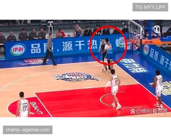 篮球比赛中如何判定双方犯规？常见场景与判罚方式解析
